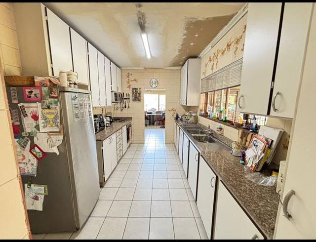 3 BEDROOM HOUSE FOR SALE IN YELLOWWOOD PARK